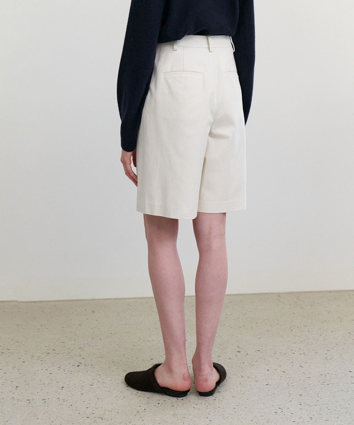스텝어라운드(STEP AROUND) Front tuck bermuda cotton pants_CREAM