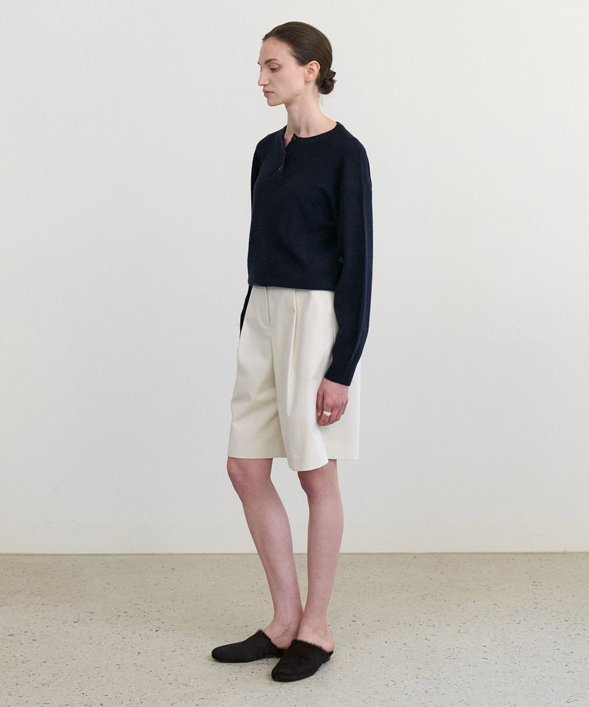 스텝어라운드(STEP AROUND) Front tuck bermuda cotton pants_CREAM