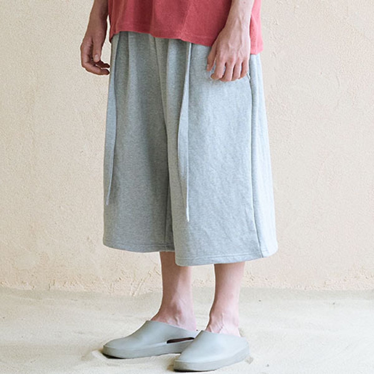 칠사(CHILLSA) 4-season Belted Bermuda Pants_Melange Gray