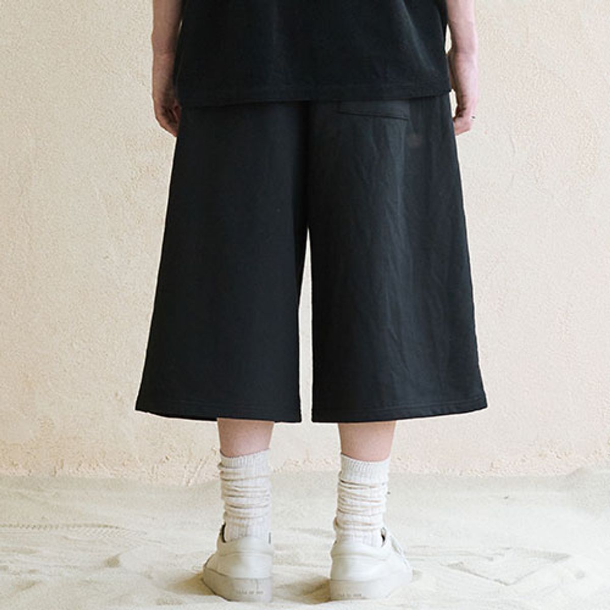 칠사(CHILLSA) 4-season Belted Bermuda Pants_Black