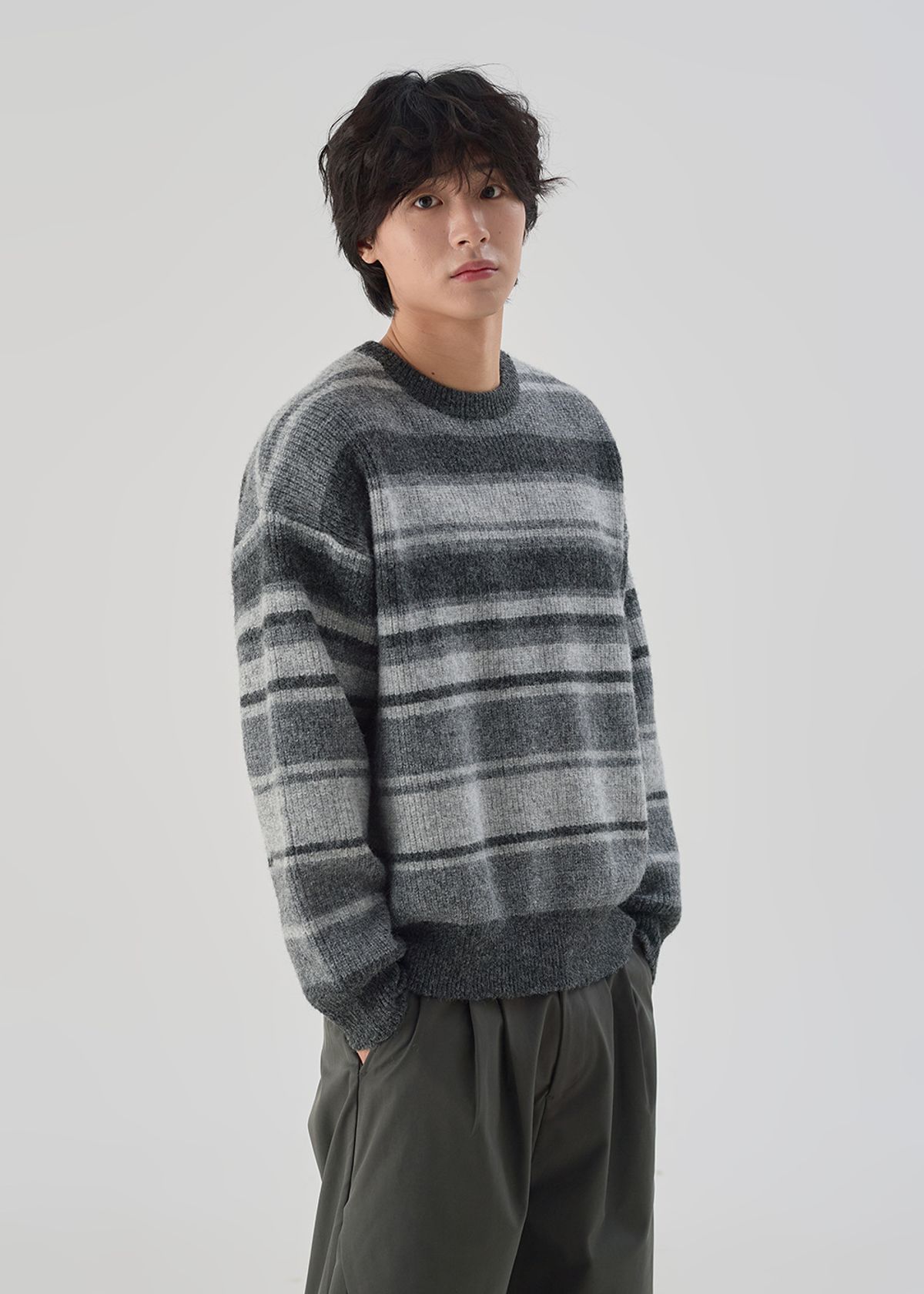 오우사(OWSA) 울 스트라이프 라운드 니트