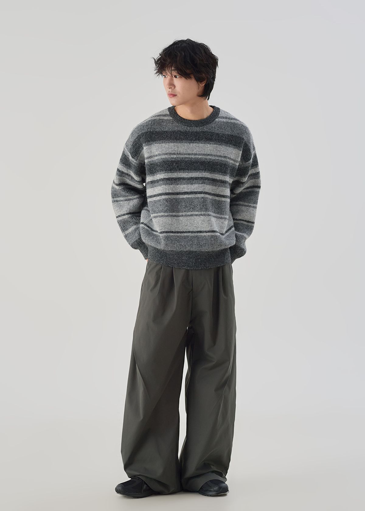 오우사(OWSA) 울 스트라이프 라운드 니트