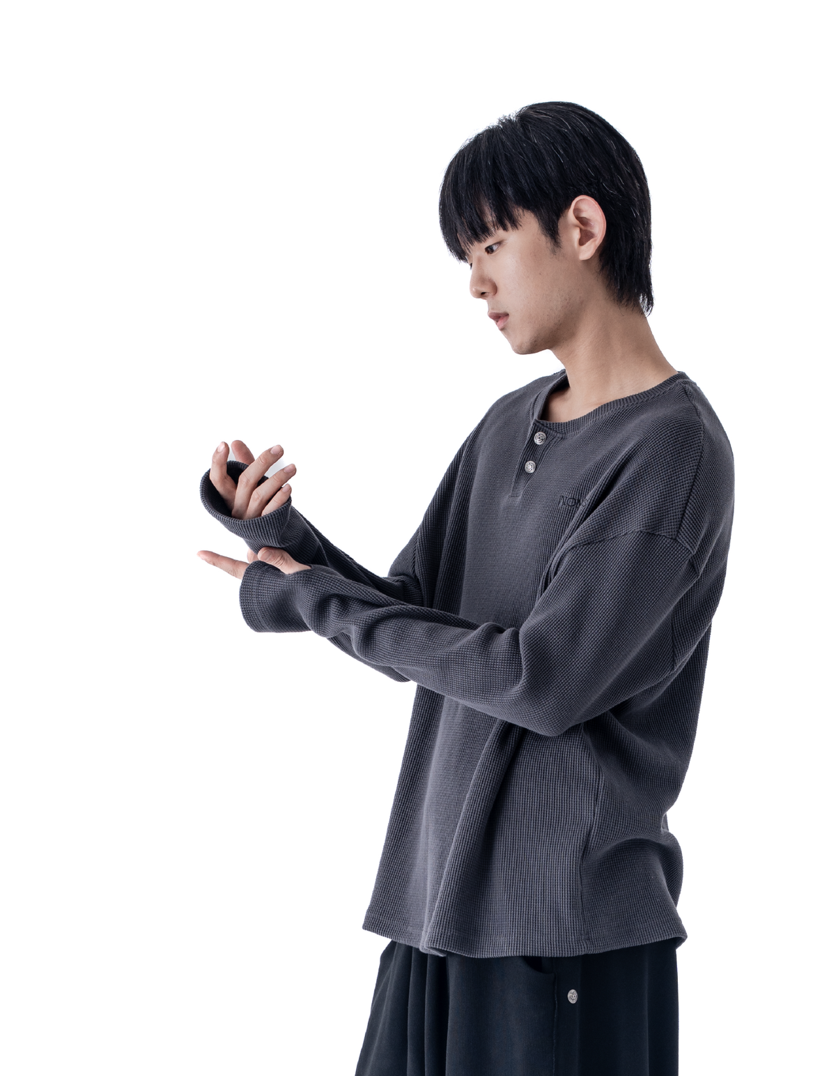 논바이러스(NONVIRUS) Back Line Henley Neck Long Sleeve Charcoal