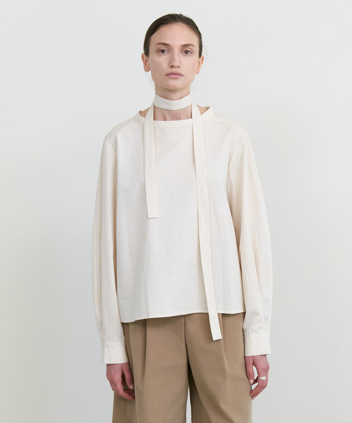 스텝어라운드(STEP AROUND) Balloon sleeves belt blouse_IVORY