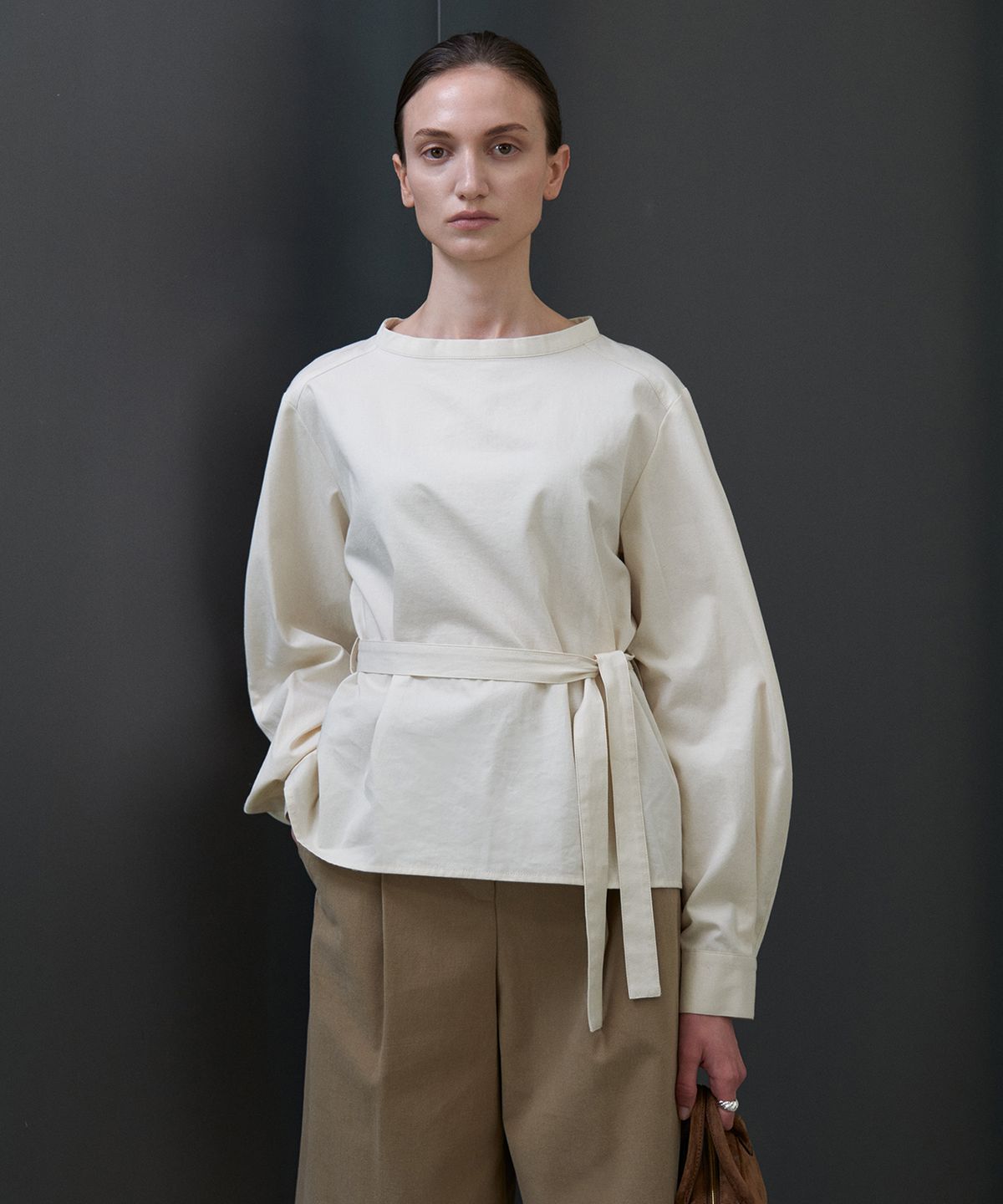 스텝어라운드(STEP AROUND) Balloon sleeves belt blouse_IVORY