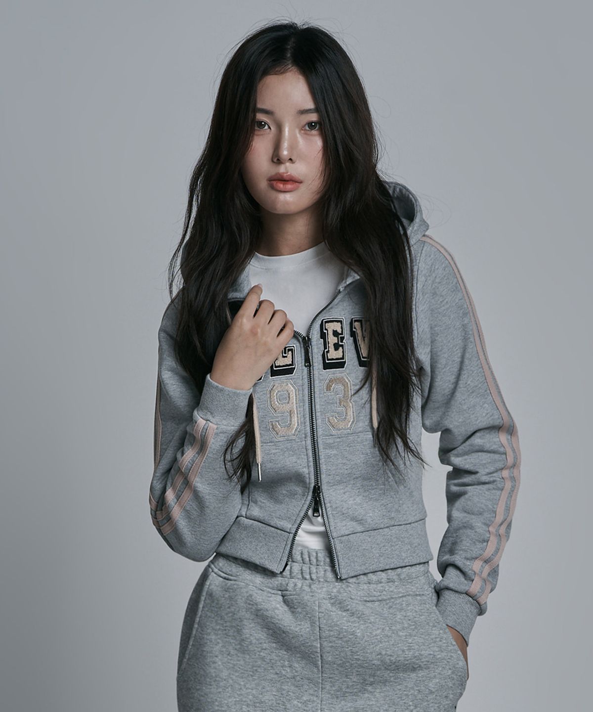 제이엘브(JELEVE) 우먼스 아치로고 후디 집업