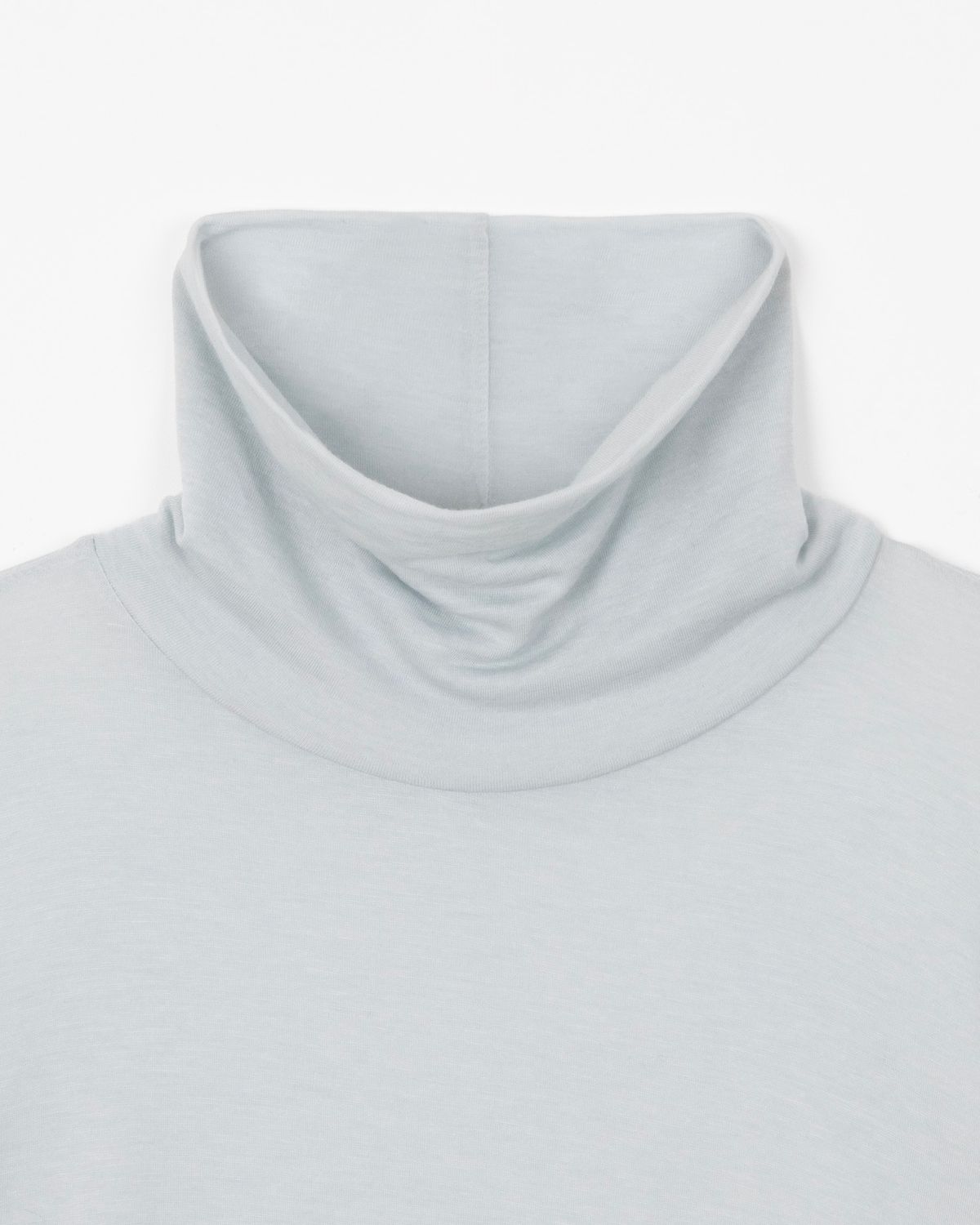 디앤드퀘스천(THEENDQUESTION) Sheer turtleneck t-shirt / LIGHT BLUE