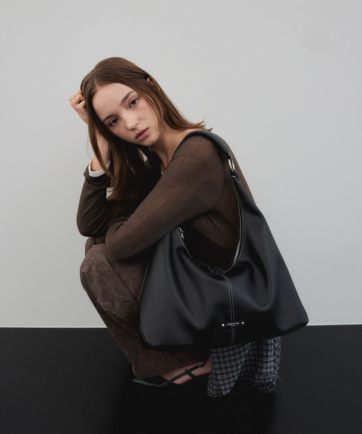 크리스틴프로젝트(CHRISTINE PROJECT) FLOW HOBO BAG MEDIUM(BLACK PEPPER)