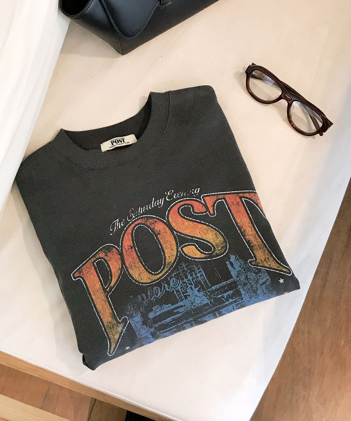 더 새터데이 이브닝 포스트(THE SATURDAY EVENING POST) NYC Graphic Pigment Sweat Shirt Charcoal