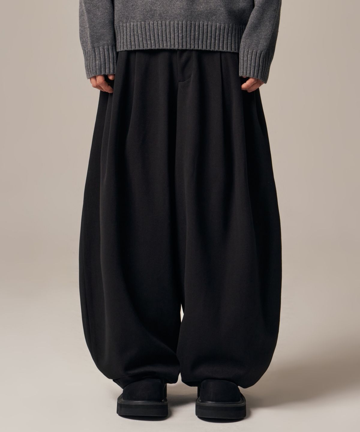 아이돈워너셀(IDWS) Void 4 Tuck Balloon Trouser Black