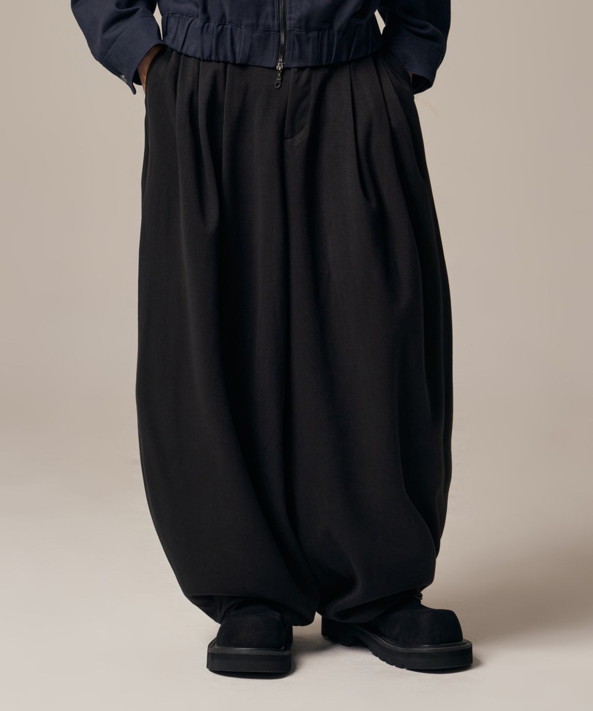 아이돈워너셀(IDWS) Void 4 Tuck Balloon Trouser Black