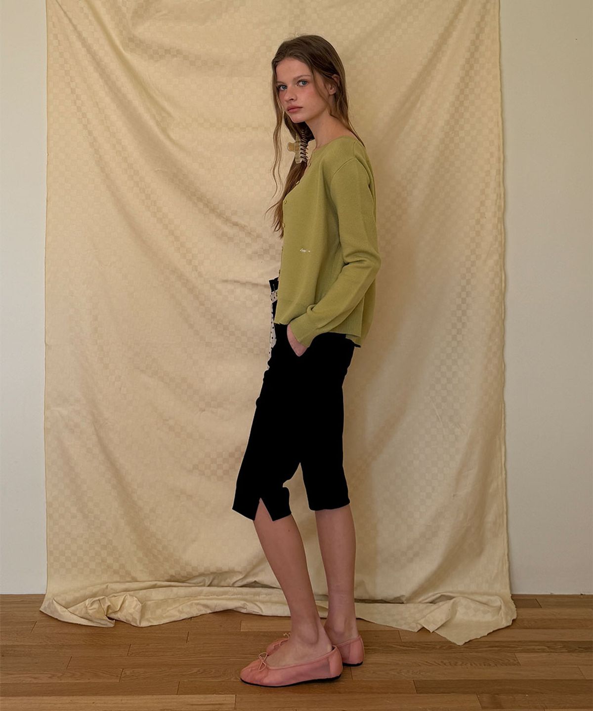 어패럴아카이브(APPAREL ARCHIVE) Dean capri slit pants - Black
