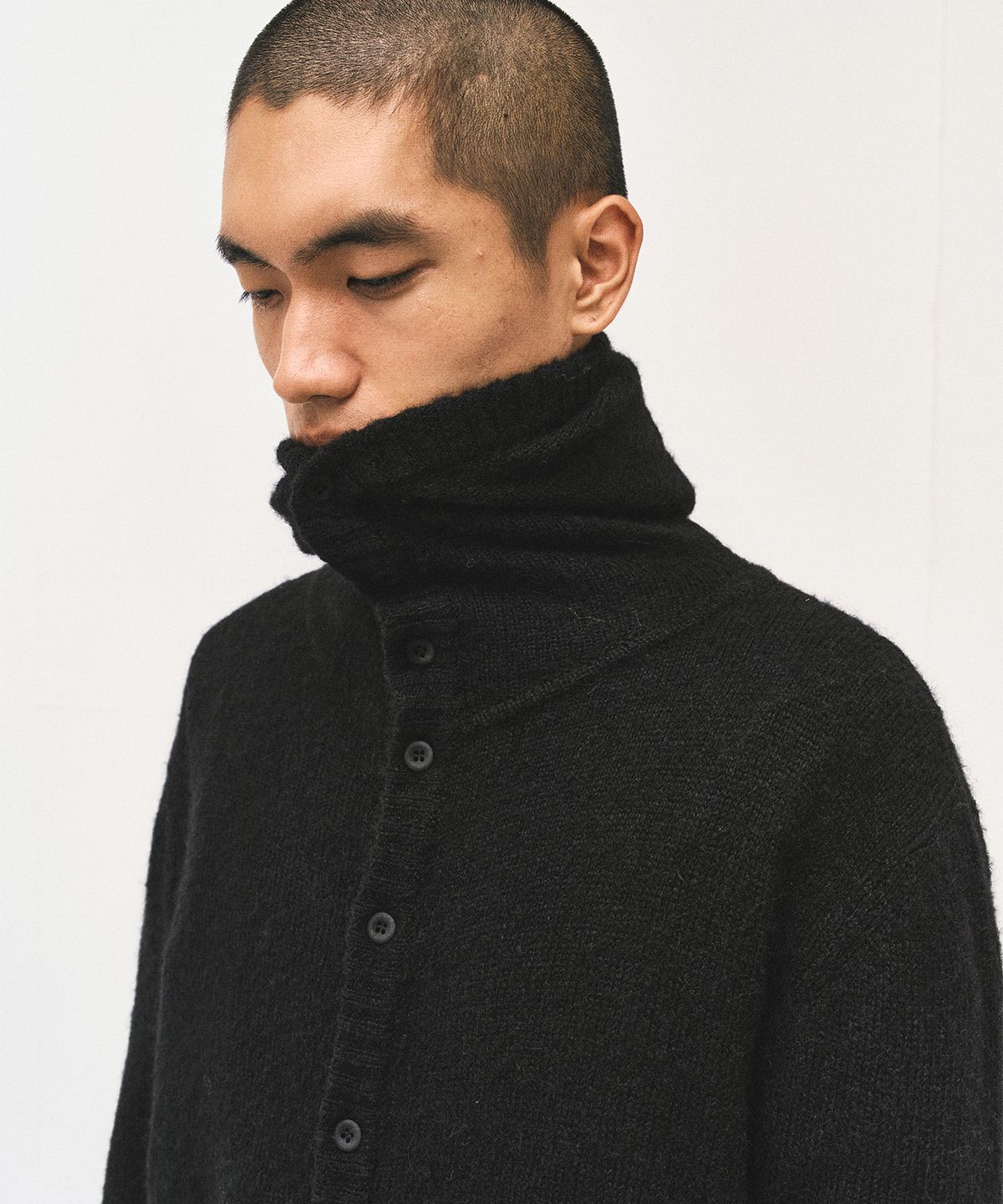 서피스에디션(SURFACE EDITION) BUTTON UP HOODED KNIT BLACK