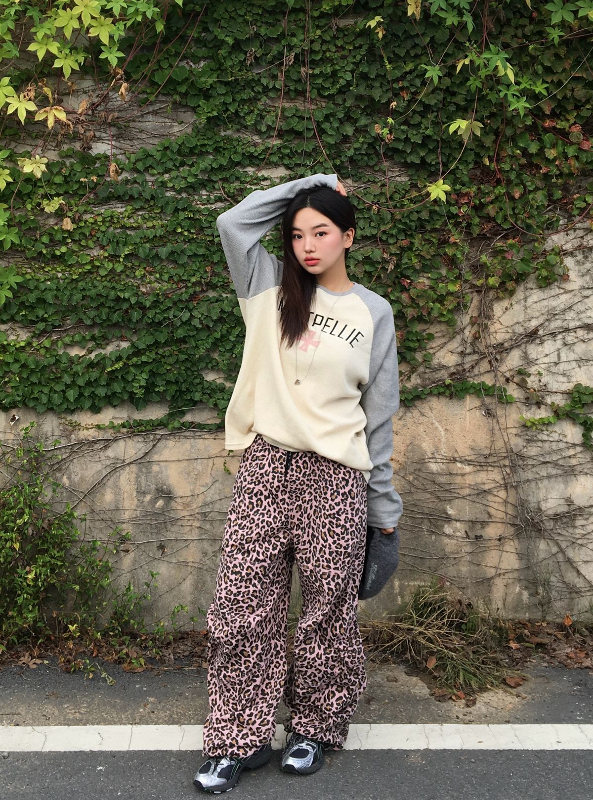 아모우(AMOU) Montpellie Waffle Reglan Long sleeve GRAY