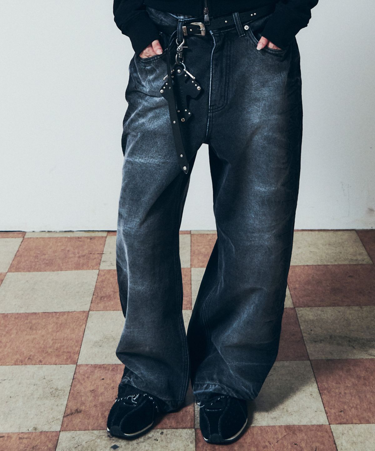 아캄(AAKAM) Side Wrinkle Washed Denim Pants (Black)