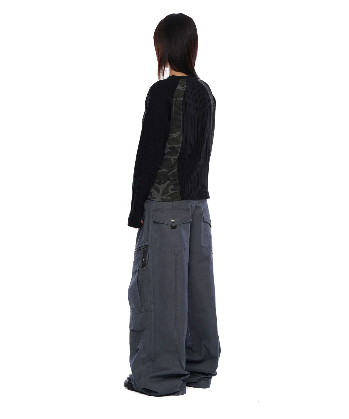 아캄(AAKAM) Knee Pin-Tuck Zippered Cargo Pants (Dark Gray)