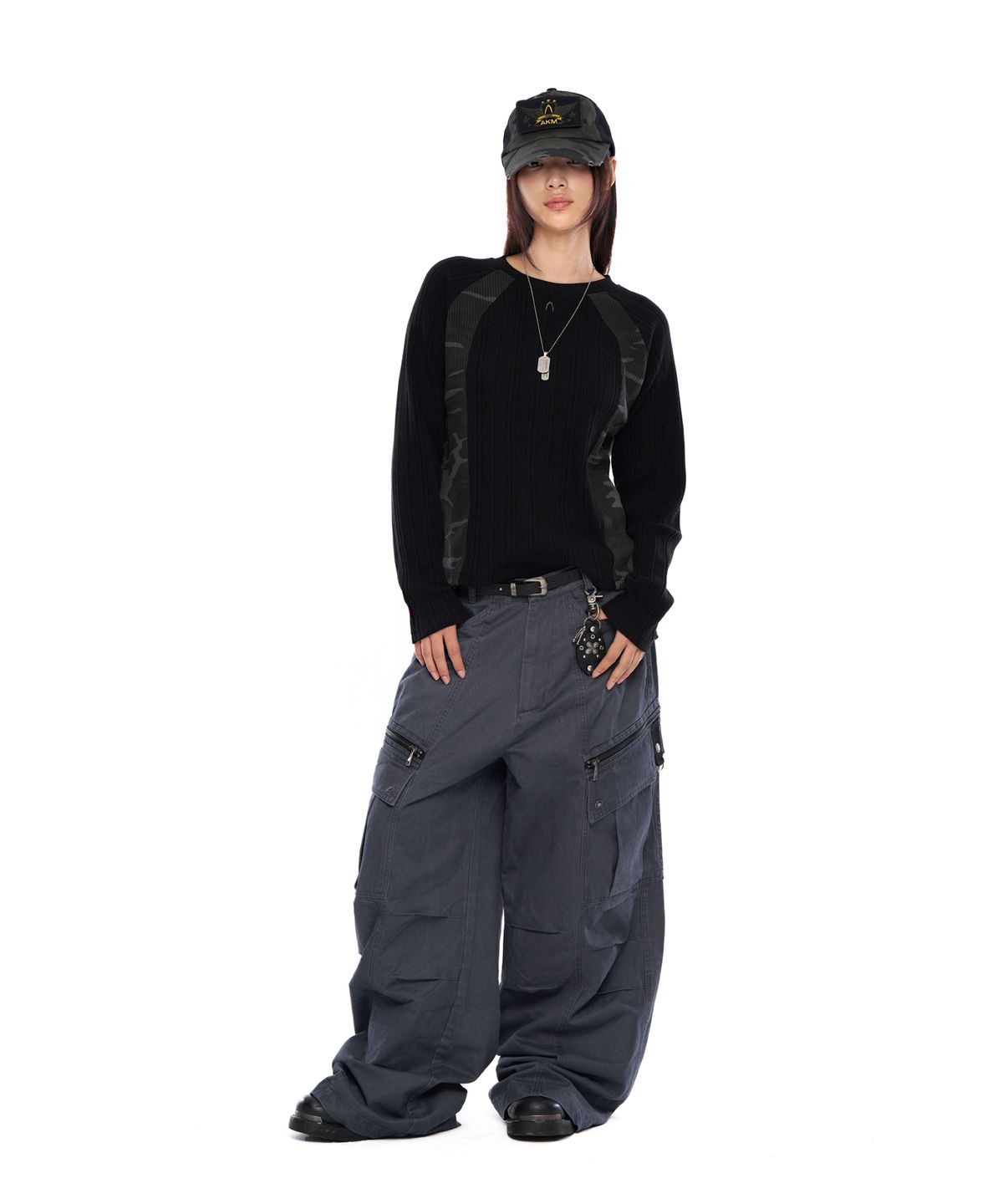 아캄(AAKAM) Knee Pin-Tuck Zippered Cargo Pants (Dark Gray)