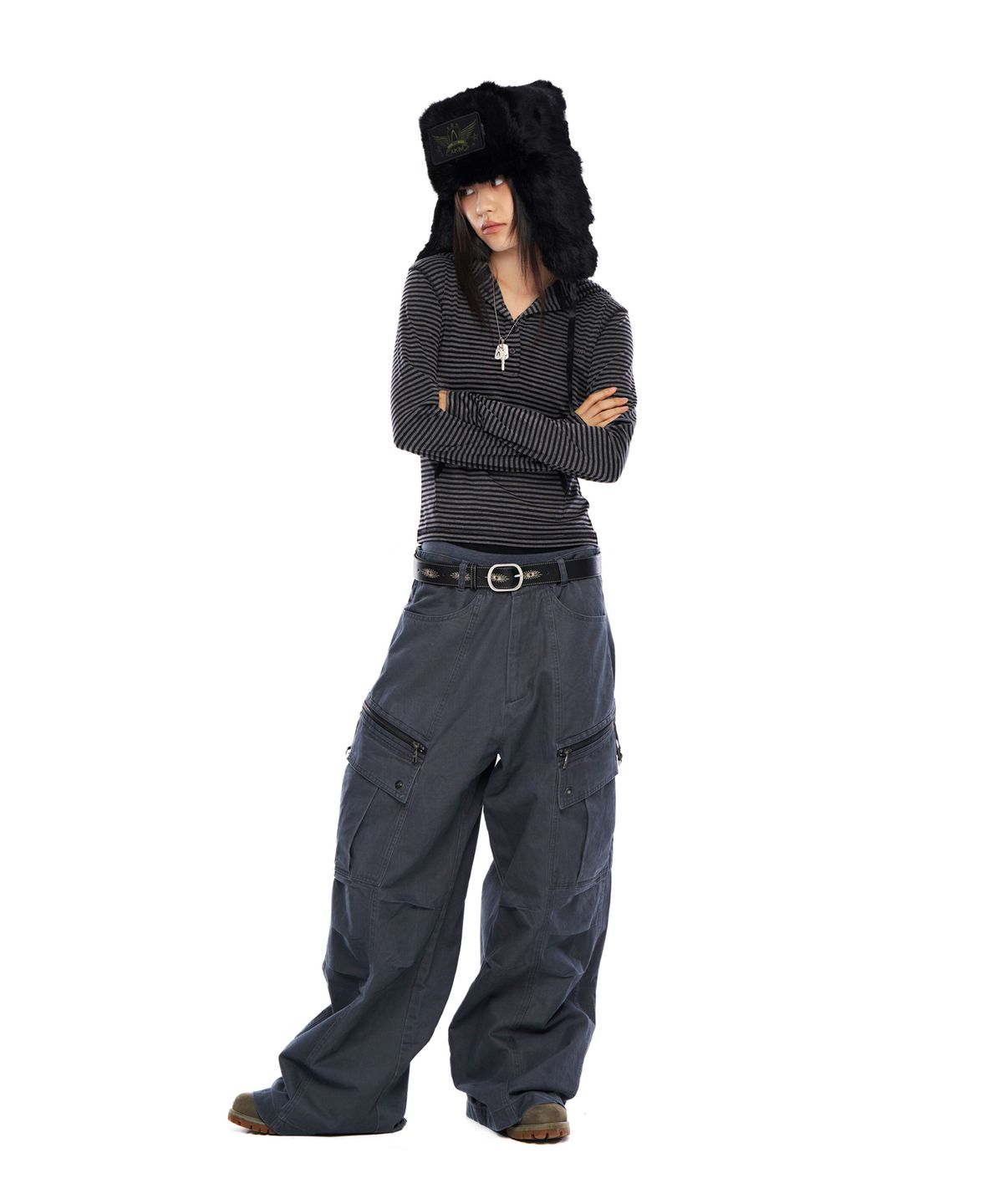 아캄(AAKAM) Knee Pin-Tuck Zippered Cargo Pants (Dark Gray)