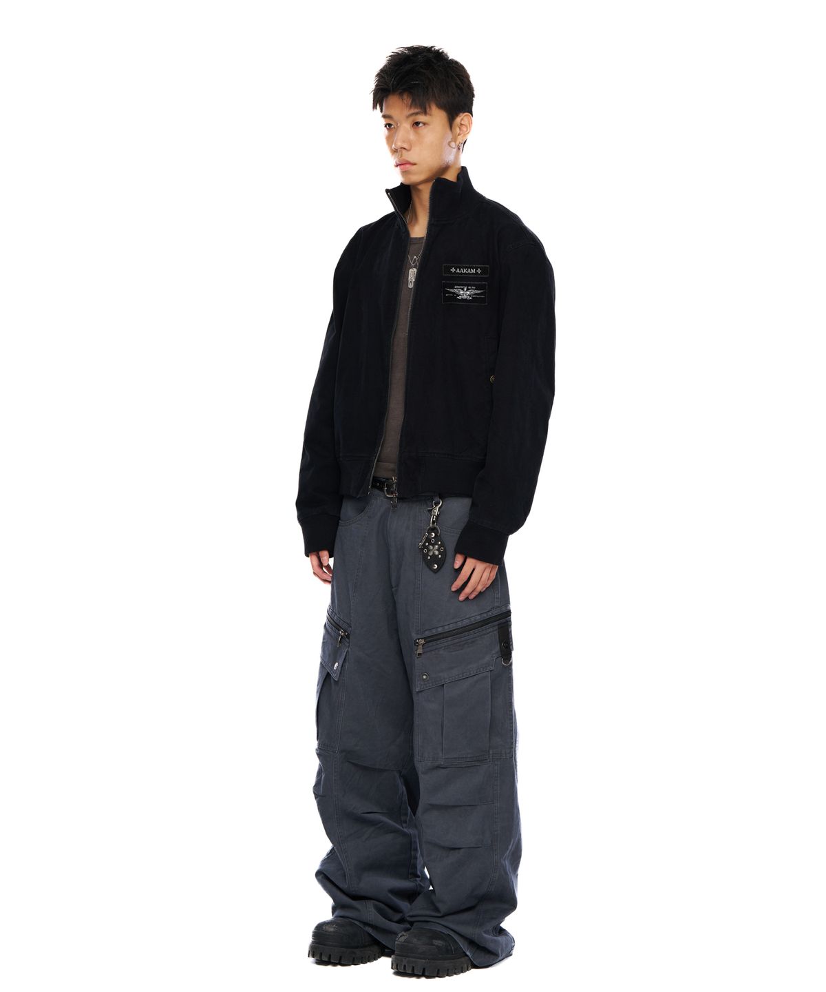 아캄(AAKAM) Knee Pin-Tuck Zippered Cargo Pants (Dark Gray)