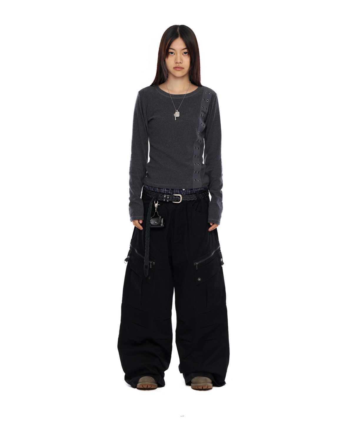 아캄(AAKAM) Knee Pin-Tuck Zippered Cargo Pants (Black)