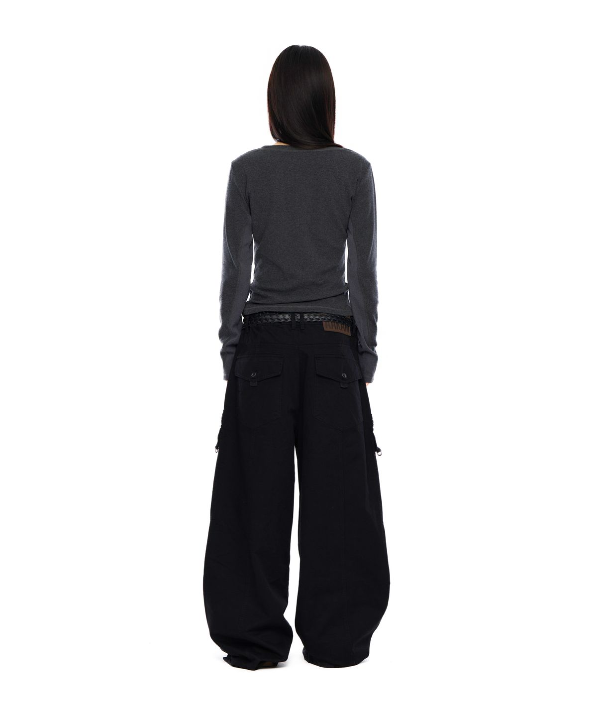 아캄(AAKAM) Knee Pin-Tuck Zippered Cargo Pants (Black)