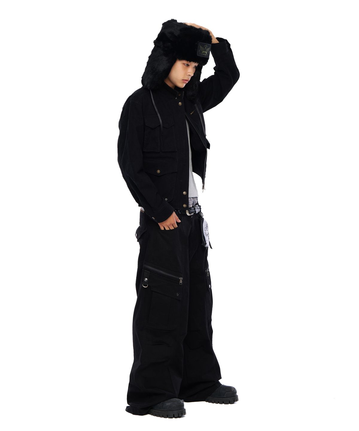 아캄(AAKAM) Knee Pin-Tuck Zippered Cargo Pants (Black)