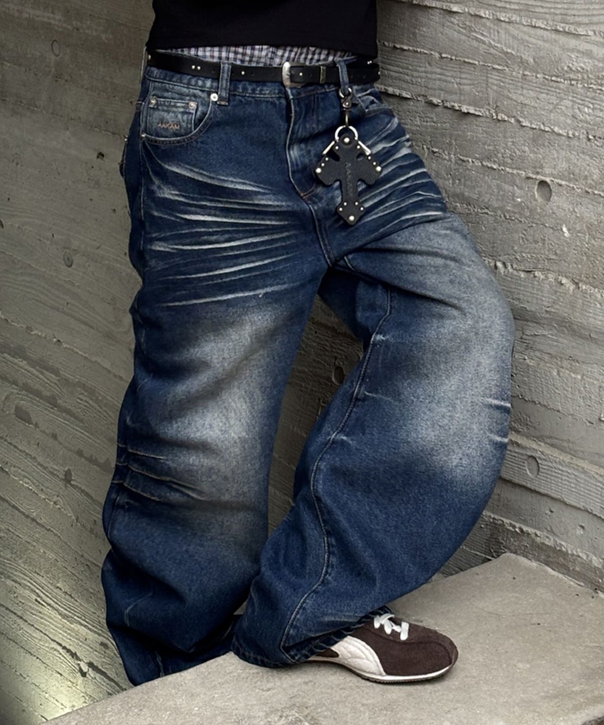 아캄(AAKAM) Washed Zipper Slit Denim Pants (Blue)