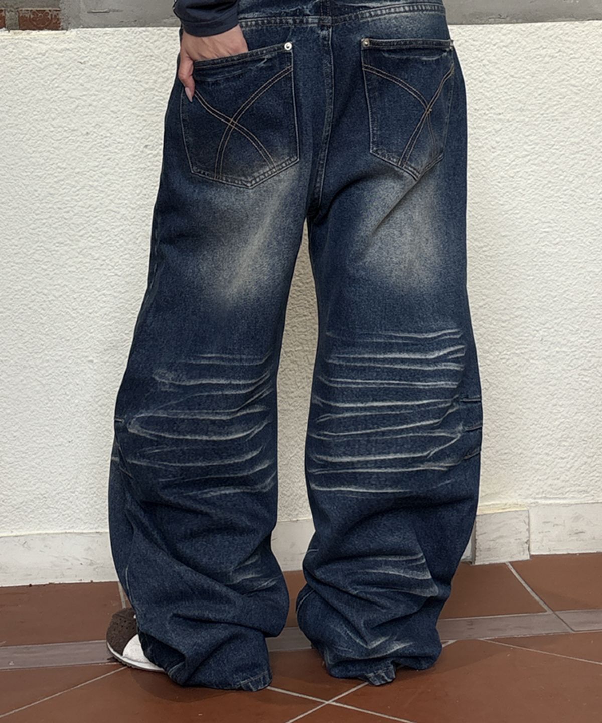 아캄(AAKAM) Washed Zipper Slit Denim Pants (Blue)