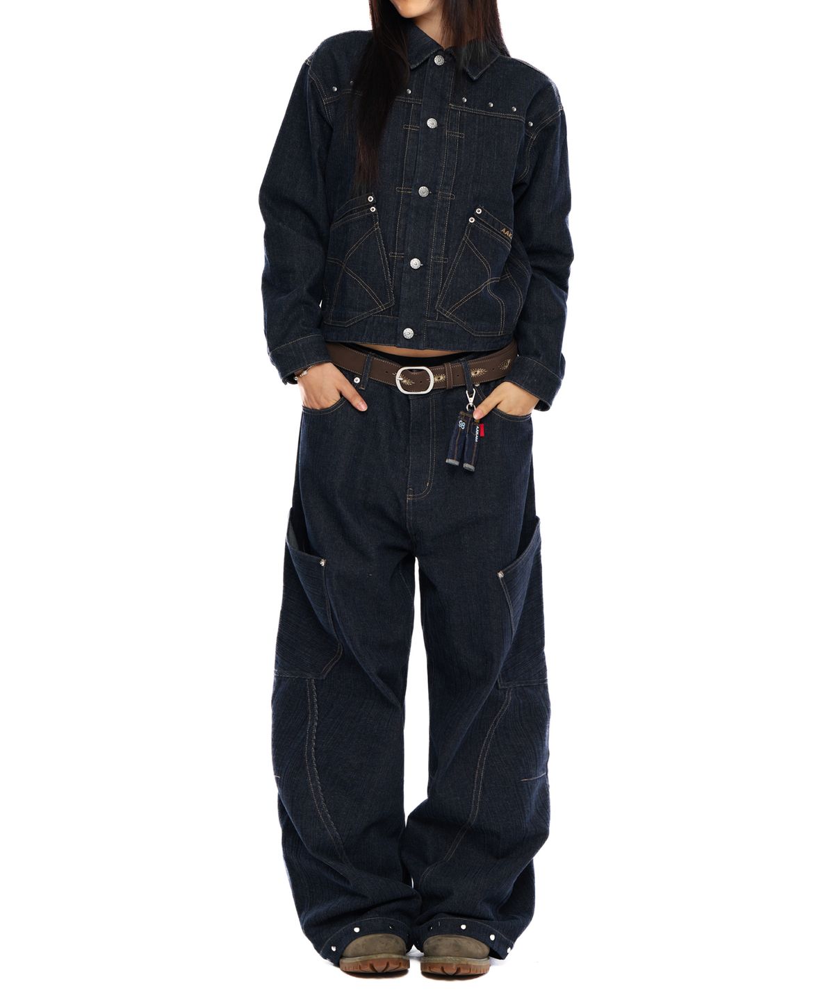 아캄(AAKAM) Ankle Studded Denim Pants (Dark Blue)