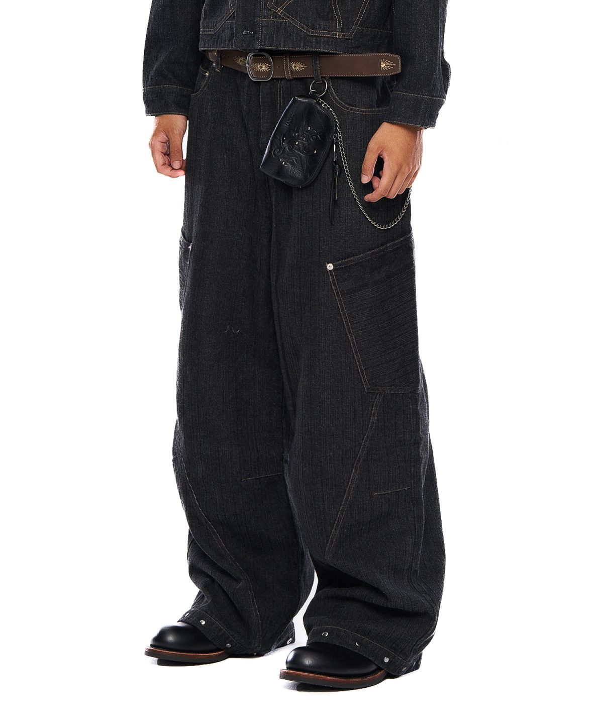 아캄(AAKAM) Ankle Studded Denim Pants (Black)