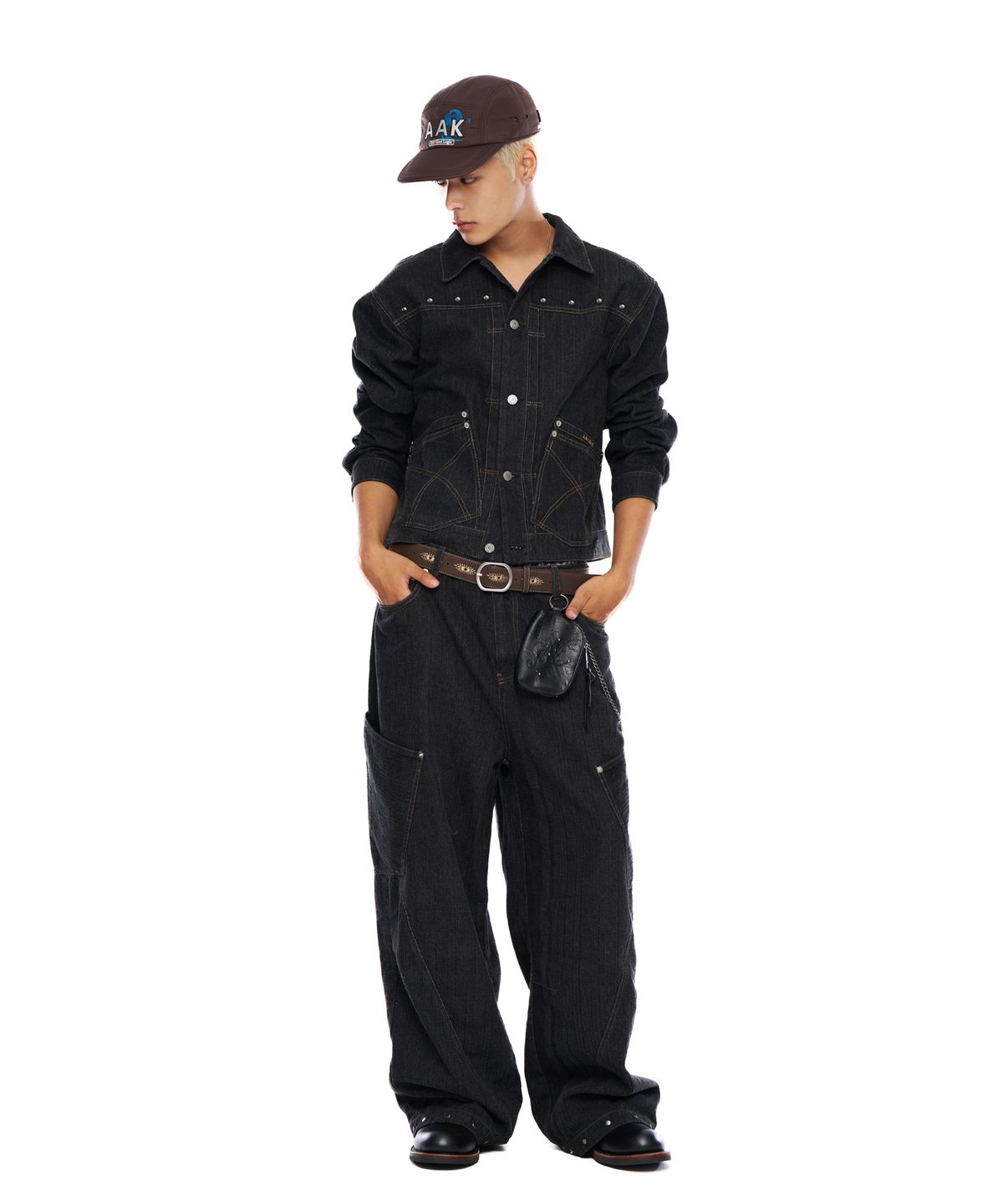 아캄(AAKAM) Ankle Studded Denim Pants (Black)