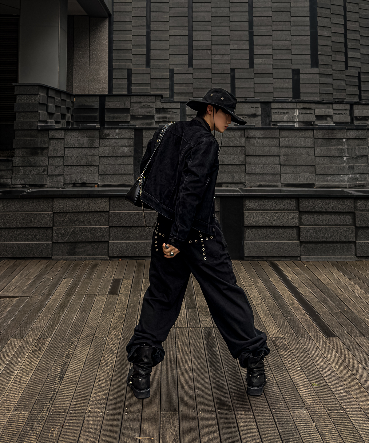 피치블랙(PITCHBLACK) EYELET CROSS POCKET PANTS (BLACK)