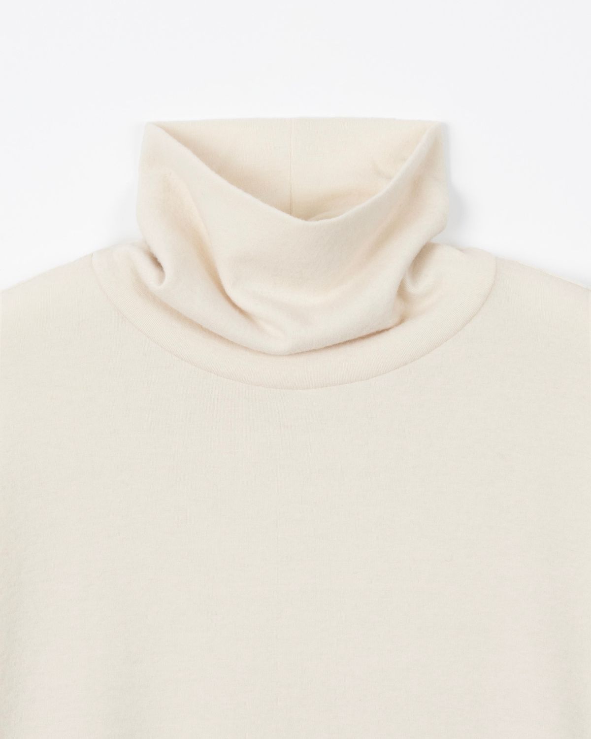 디앤드퀘스천(THEENDQUESTION) Warm turtleneck T-shirt / IVORY