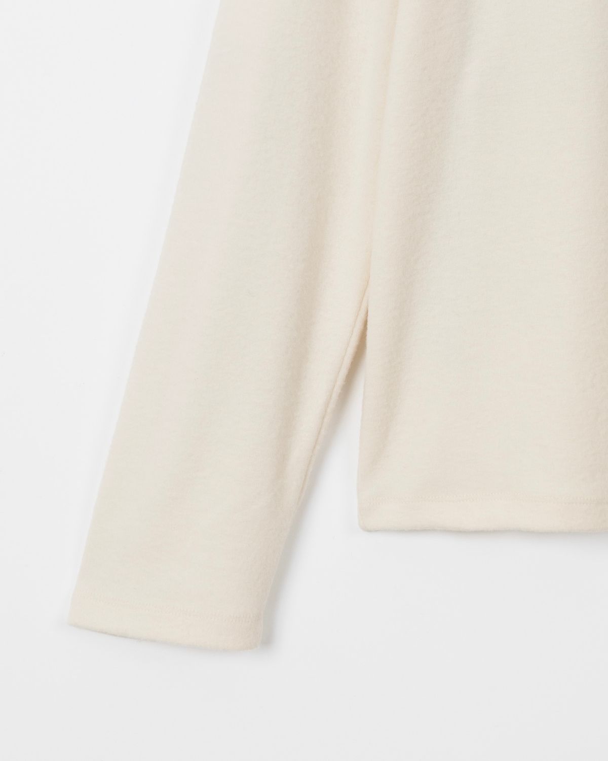 디앤드퀘스천(THEENDQUESTION) Warm turtleneck T-shirt / IVORY