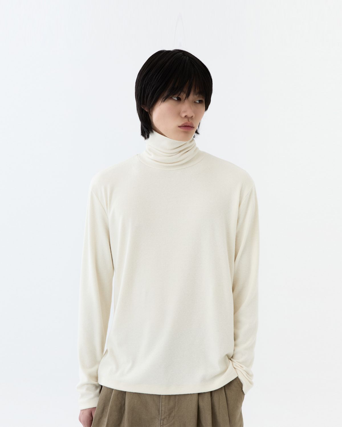 디앤드퀘스천(THEENDQUESTION) Warm turtleneck T-shirt / IVORY