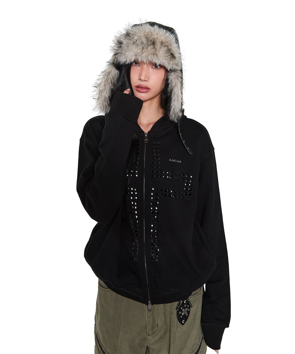 아캄(AAKAM) Cross Rhinestone Zip-Up Hoodie (Black)