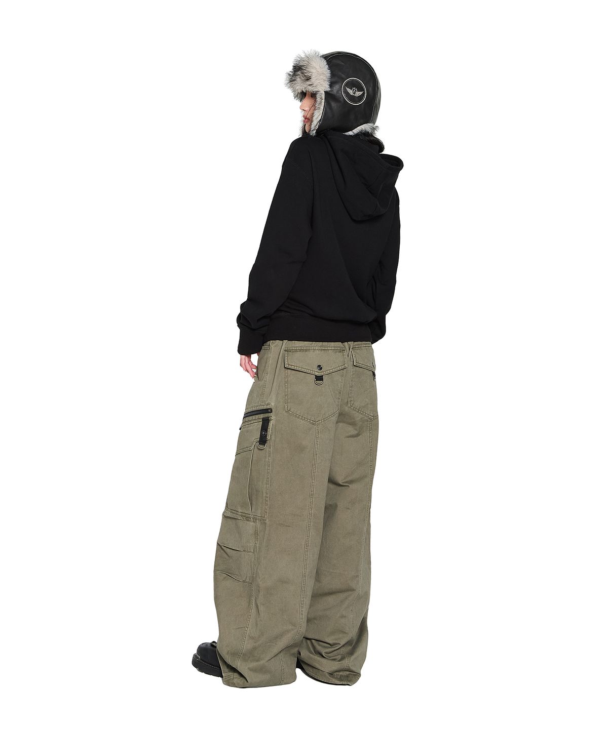 아캄(AAKAM) Cross Rhinestone Zip-Up Hoodie (Black)