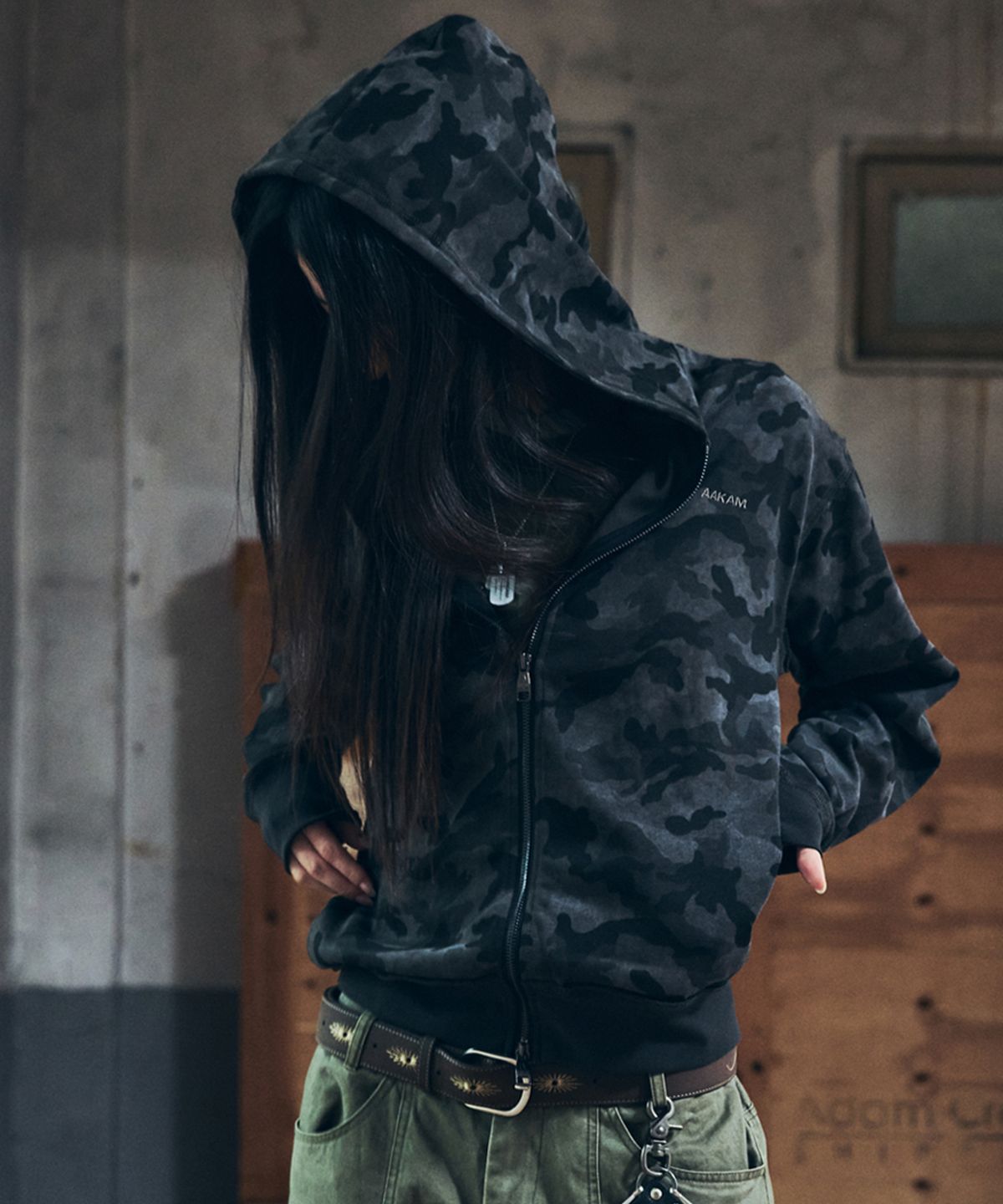 아캄(AAKAM) Basic Logo Camouflage Zip-Up Hoodie (Black)