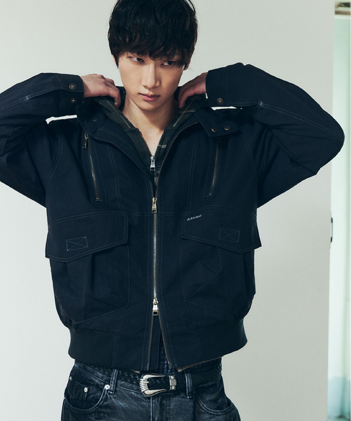 아캄(AAKAM) Zippered High Neck Jacket (Black)