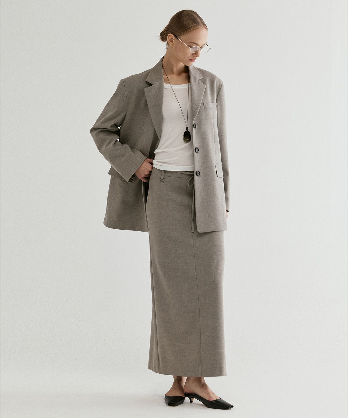 프롬웨얼(FROMWHERE) Belted Straight Maxi Skirt Gray