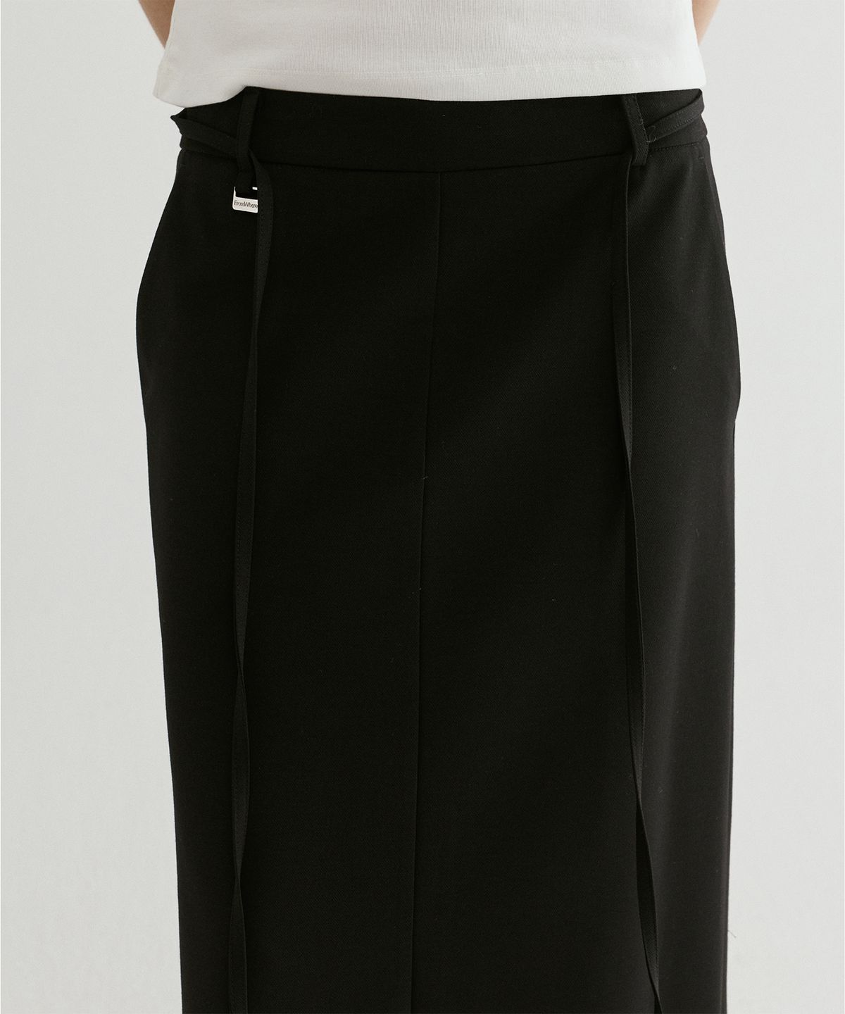 프롬웨얼(FROMWHERE) Belted Straight Maxi Skirt Black