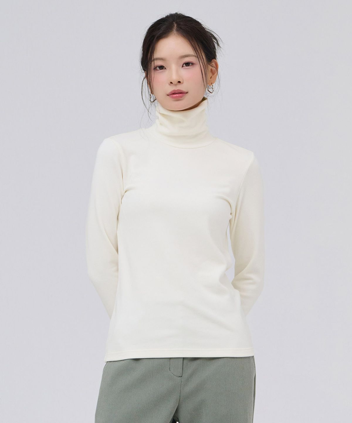 체이스컬트(CHASECULT) 공용 에센셜 터틀넥 긴팔 기모 티셔츠-아이보리