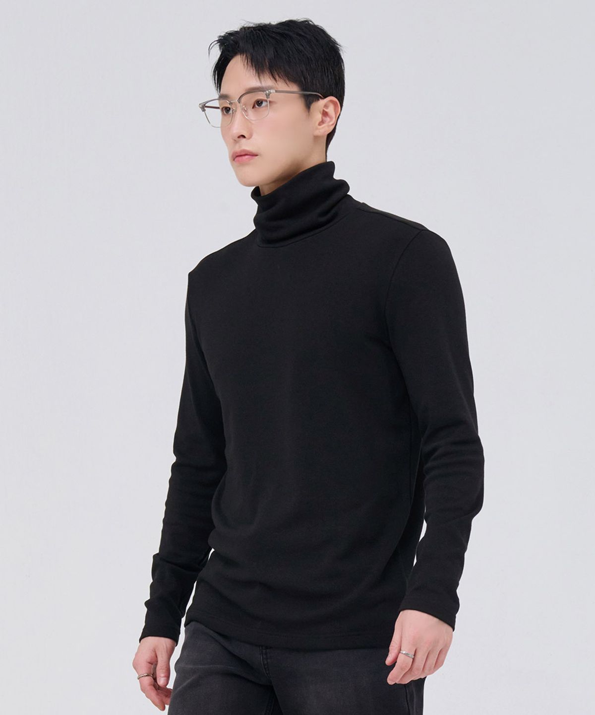 체이스컬트(CHASECULT) 공용 에센셜 터틀넥 긴팔 기모 티셔츠-블랙