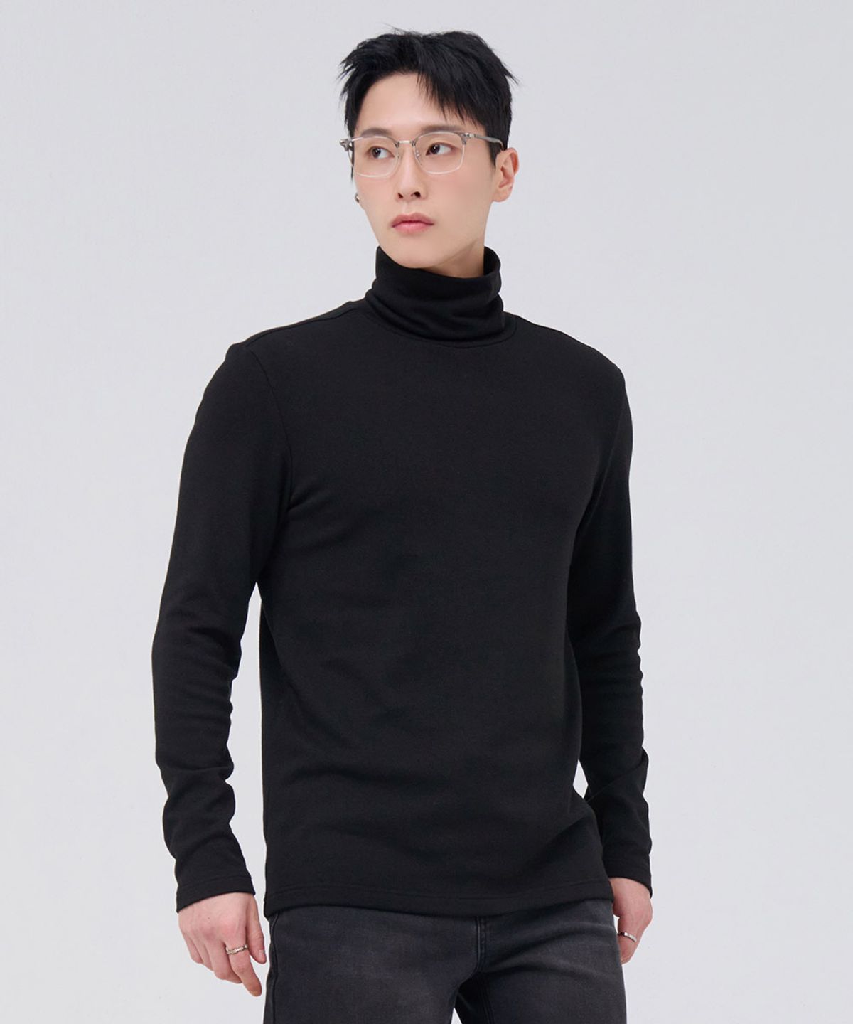 체이스컬트(CHASECULT) 공용 에센셜 터틀넥 긴팔 기모 티셔츠-블랙