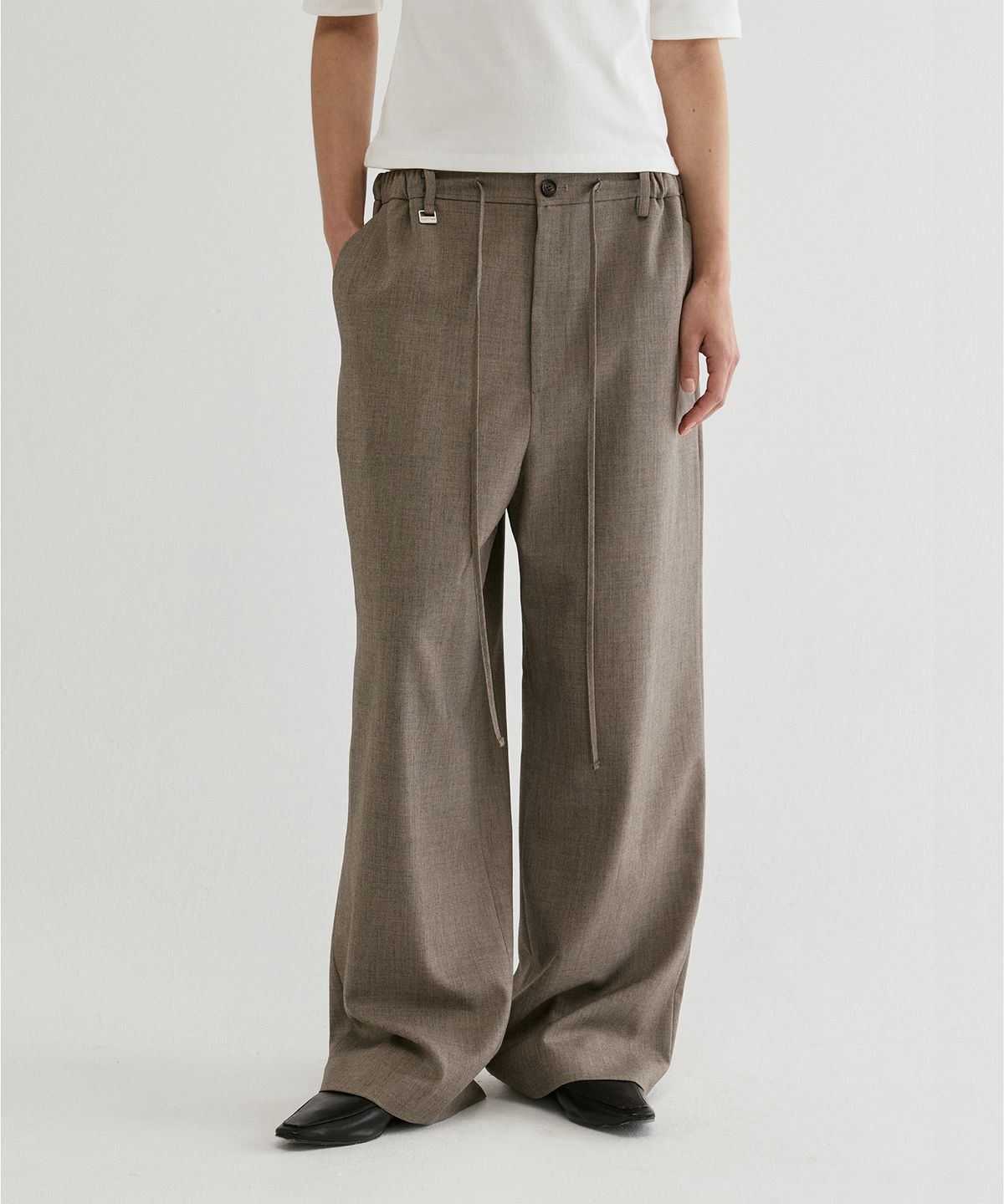 프롬웨얼(FROMWHERE) Wide Easy Drawstring Pants Beige