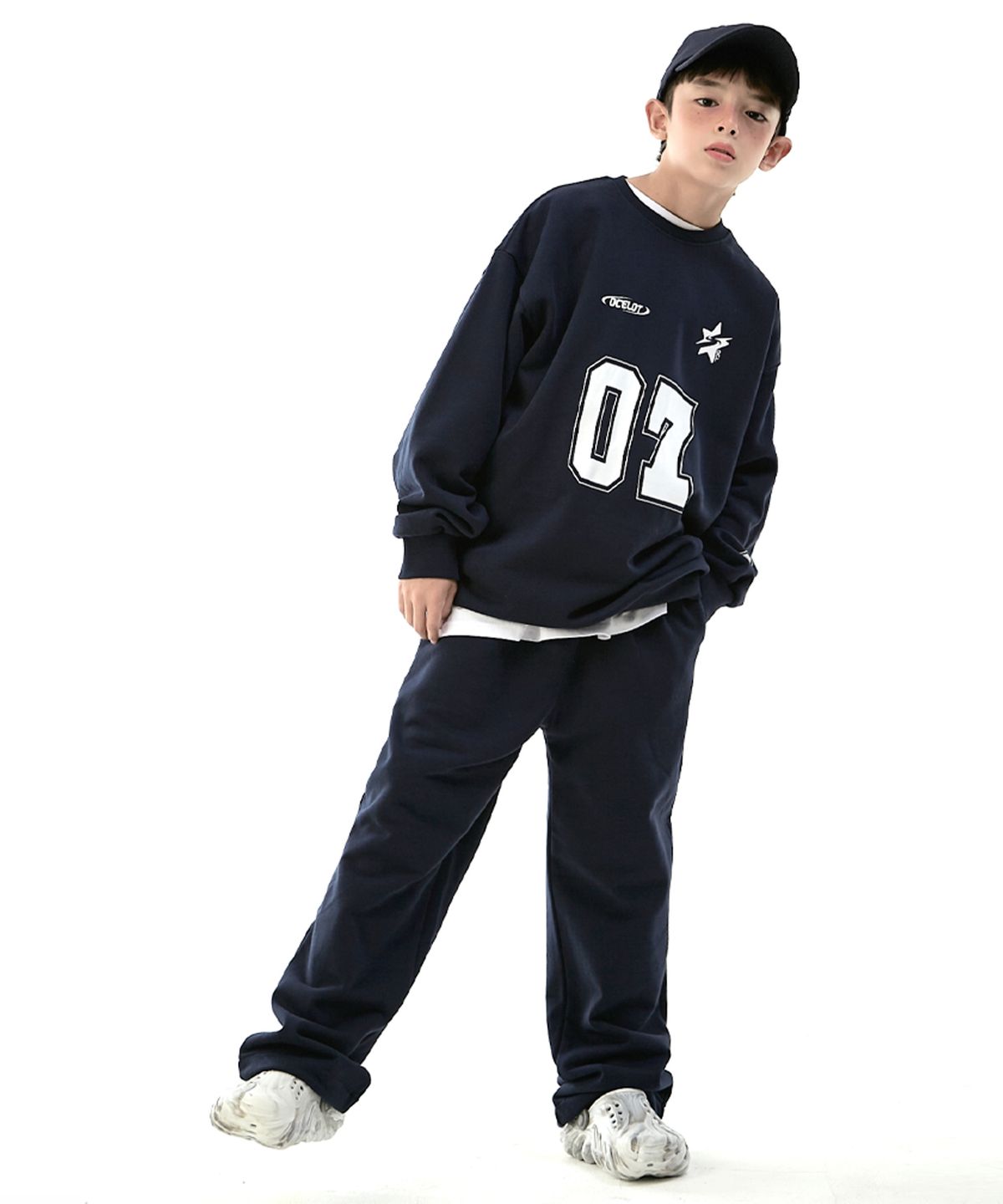 오실롯 주니어(OCELOT JUNIOR) [SET] D32플레이 쭈리 맨투맨  + 일자스웻 (네이비)