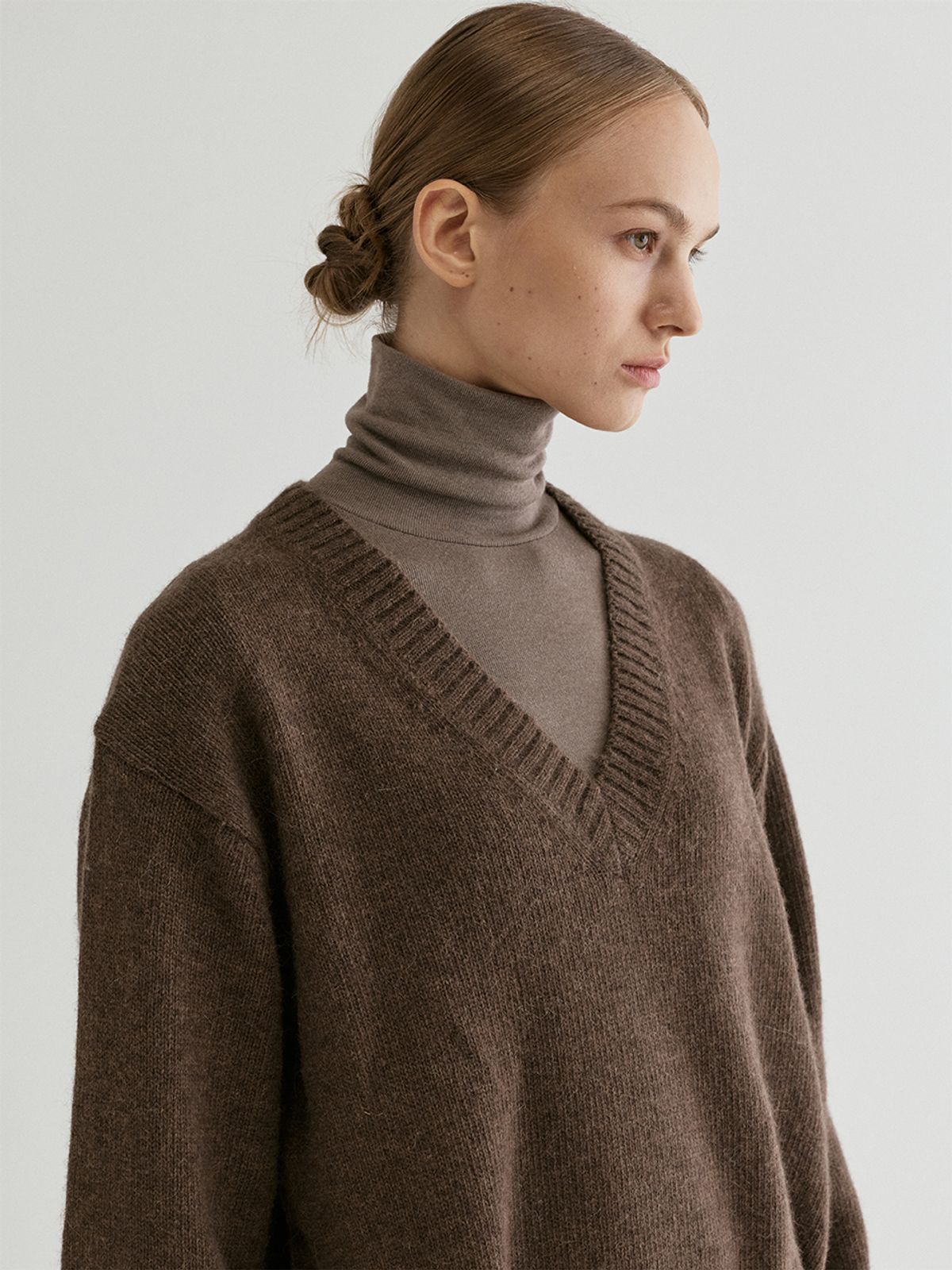 프롬웨얼(FROMWHERE) Alpaca V-Neck Sweater Brown
