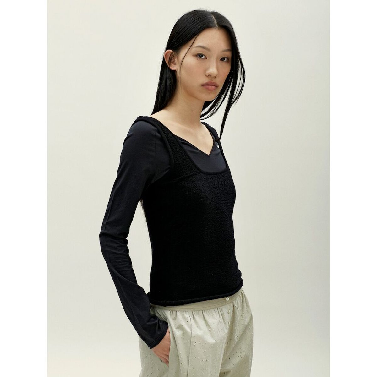 앙개(ANGGAE) Smocked Knit Tank  Black
