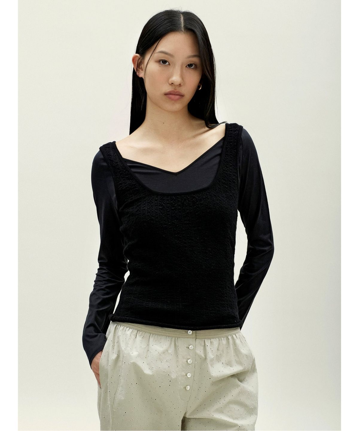 앙개(ANGGAE) Smocked Knit Tank  Black