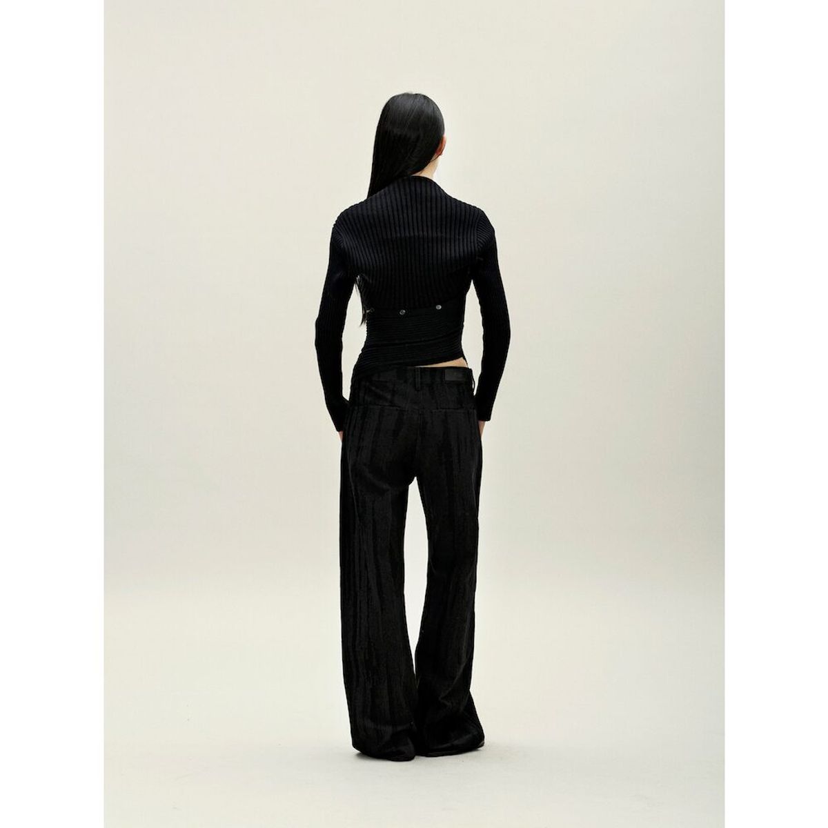 앙개(ANGGAE) Ribbed Snake Cardigan  Black